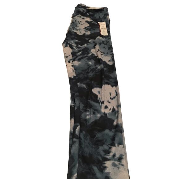 NWT Time and Tru Blue Floral High Rise TT Leggins Capri Small 4-6 - Picture 2 of 3